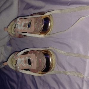 Pink bee tennis shoes